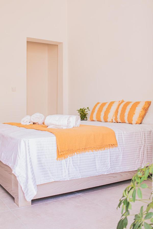 Unique 2bdr Near Sea And Pool In Center! *