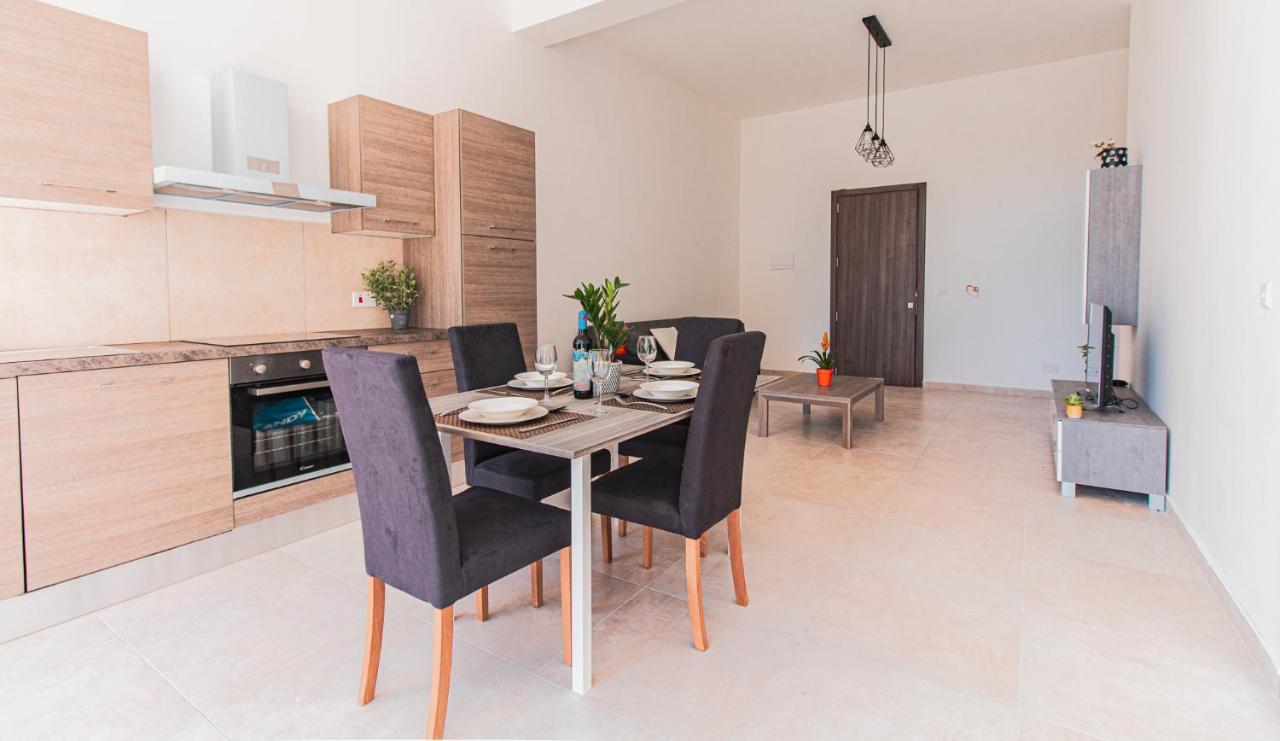 Unique 2bdr Near Sea And Pool In Center! سليمة